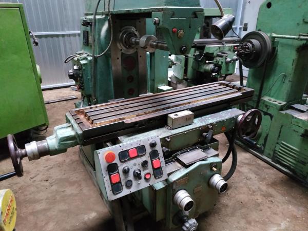 Предлагаю модель 6Т82Г - станок фрезерный консольный горизонтальный